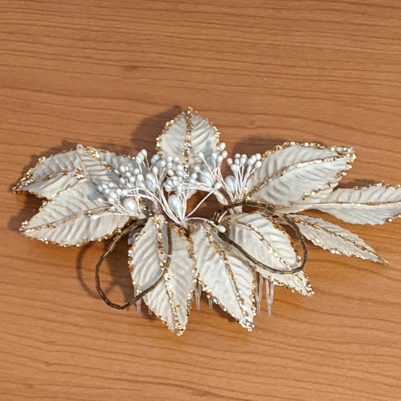 Fashion floral hair accessory - Picture 3 of 4